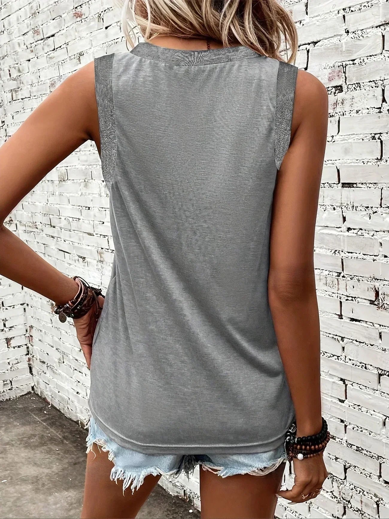 Assila V-hals Top